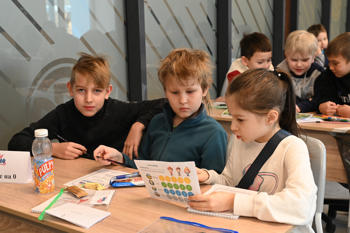 Команда решает задачу