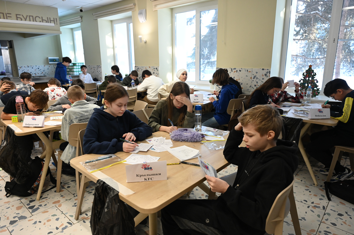 Зал с командами